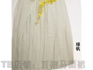 汉服 “叠穿”：多层穿搭的层次感与保暖技巧